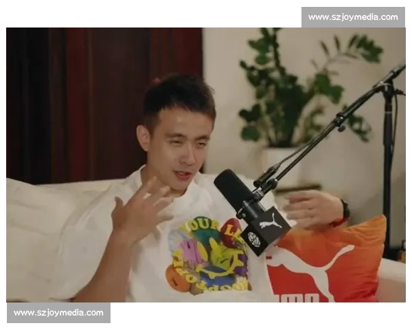 赵继伟驻足科比雕像前：8 与 24 的跨洋篮球对话